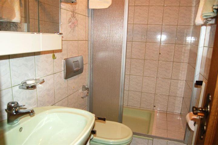 Koupelna v ubytování Haus Elfriede