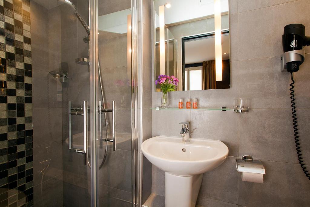 Hôtel Eden Opéra - Resim 36