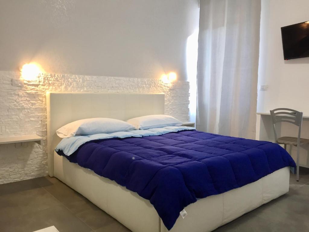 Łóżko lub łóżka w pokoju w obiekcie IL VIAGGIATORE VIA PIAVE
