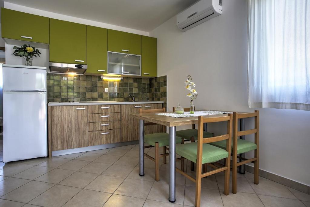 Kuchyň nebo kuchyňský kout v ubytování Apartment Ena 2