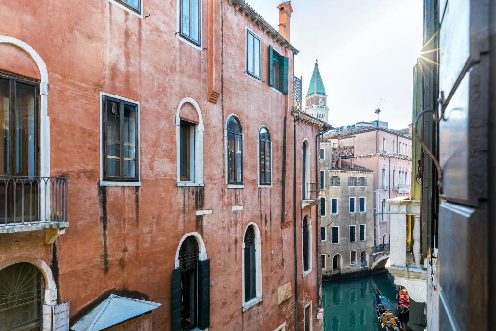 Luxury Venetian Rooms