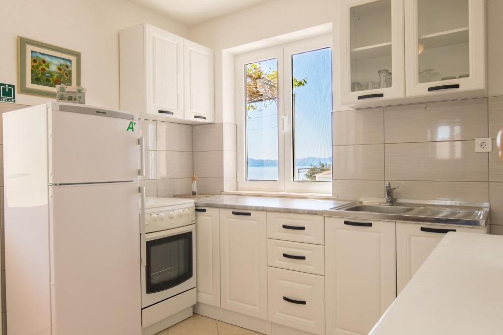 Kuchyň nebo kuchyňský kout v ubytování Apartman Pharia
