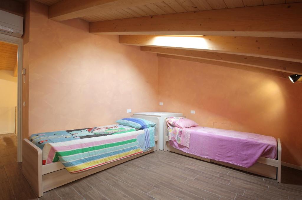 A bed or beds in a room at AGRITURISMO CORTE FONTANA