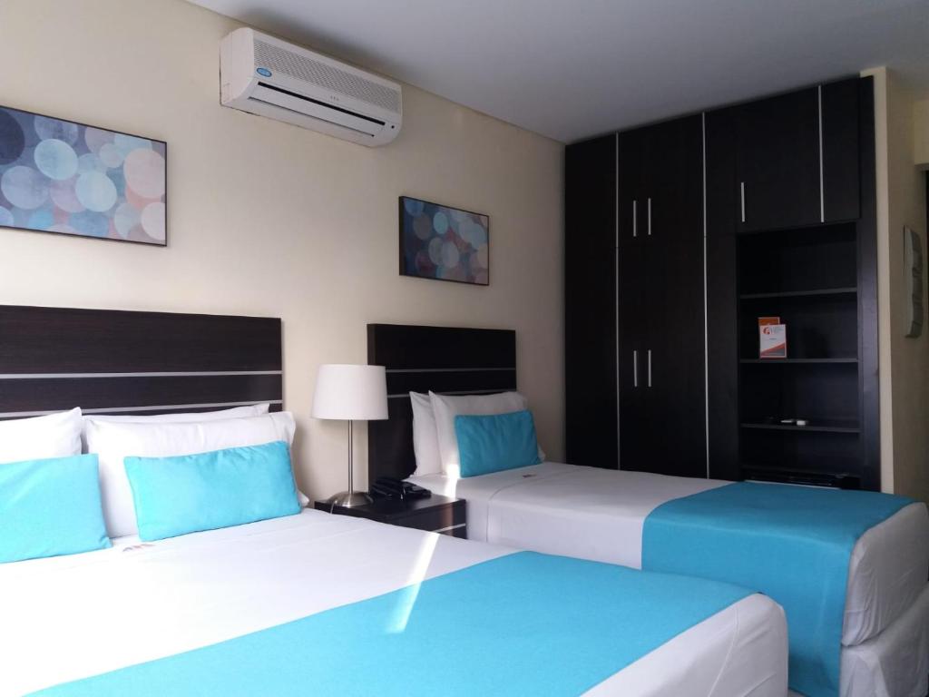 Postel nebo postele na pokoji v ubytování Puerto Mercado Hotel