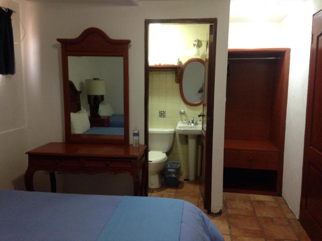 Postel nebo postele na pokoji v ubytování Hotel Meson del Mar