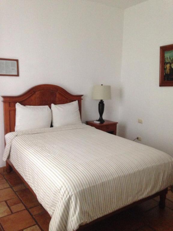 Postel nebo postele na pokoji v ubytování Hotel Meson del Mar