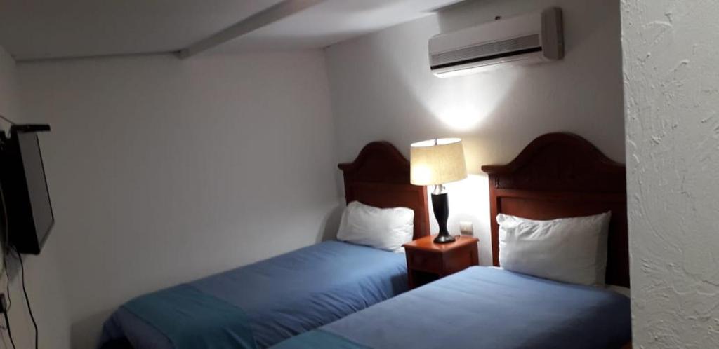 Postel nebo postele na pokoji v ubytování Hotel Meson del Mar