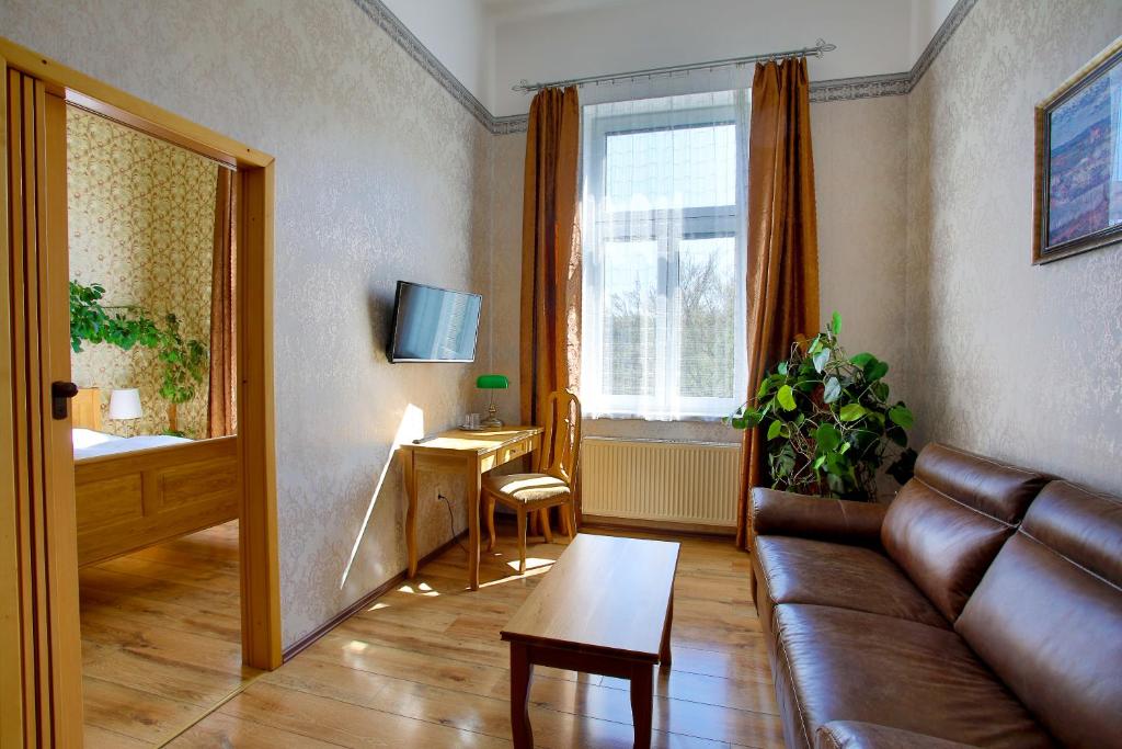 TV a/nebo společenská místnost v ubytování Hotel Štekl - Hrubá Skála