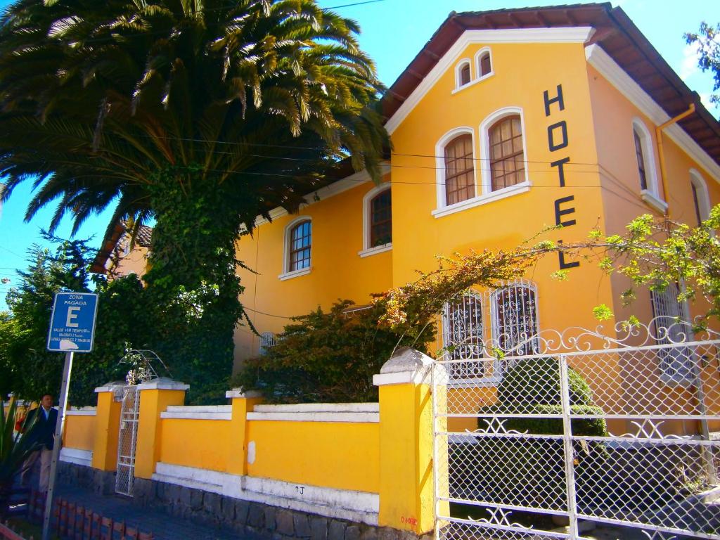 Gallery image of The Yellow House in Quito