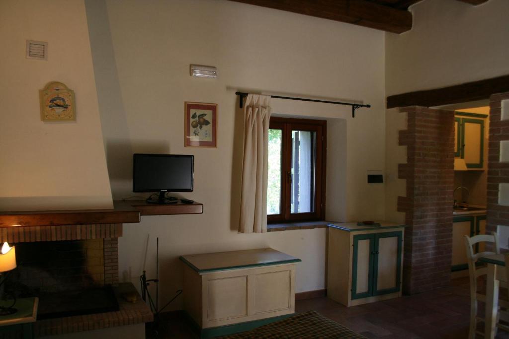 TV a/nebo společenská místnost v ubytování Borgo Di Fonni