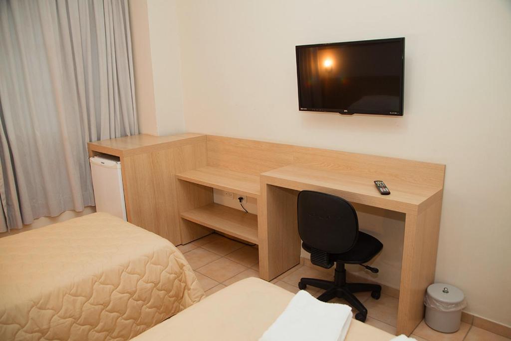 TV a/nebo společenská místnost v ubytování Apucarana Palace Hotel