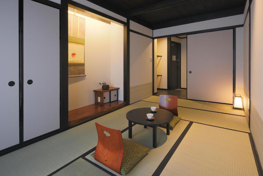 Posezení v ubytování Kyomachiya Ryokan Sakura Urushitei