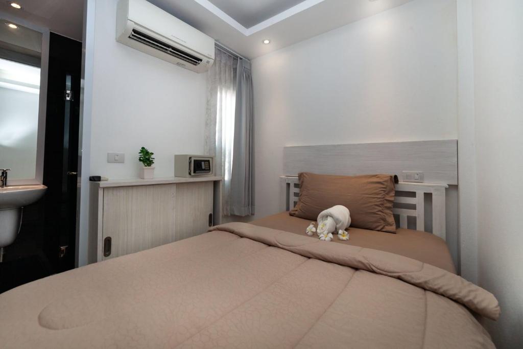 Postel nebo postele na pokoji v ubytování Baanpoon Apartment