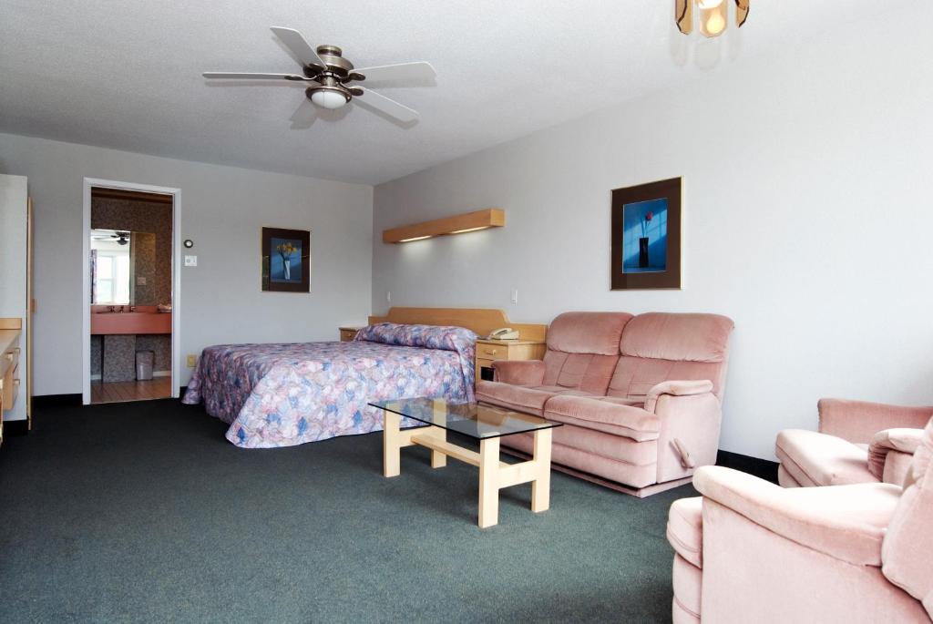 Posezení v ubytování Daigle's Motel