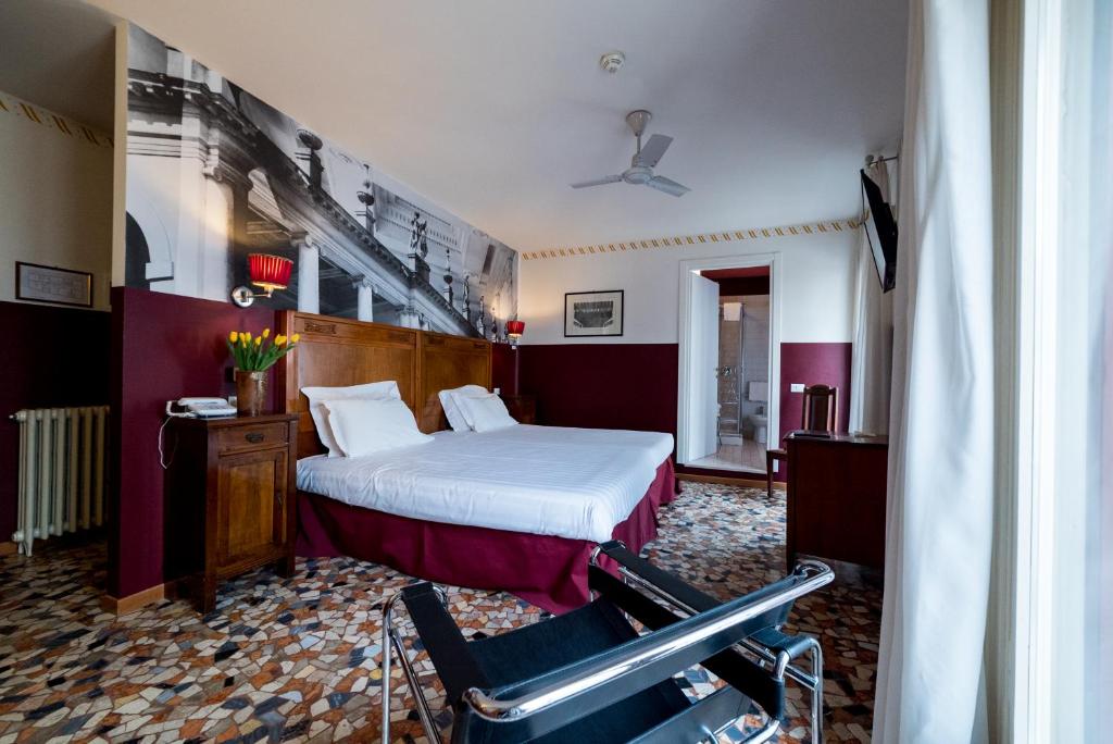 Postel nebo postele na pokoji v ubytování Antico Hotel Vicenza