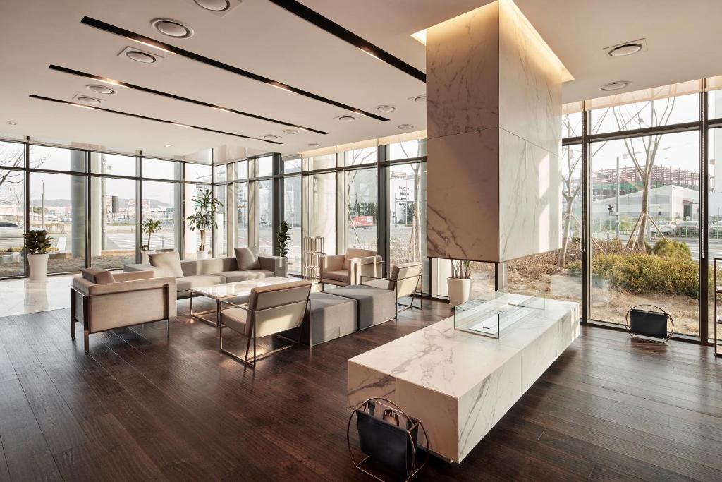 Posezení v ubytování Ramada Encore by Wyndham Gimpo Han River Hotel