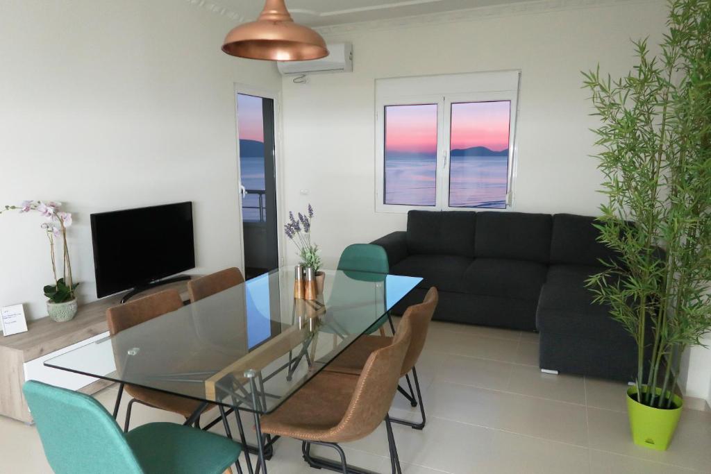 On the Beach (literally) stylish apartment with free P - Image 5