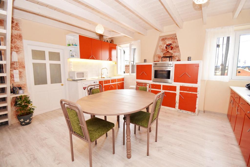Kuchyňa alebo kuchynka v ubytovaní Elpida's House