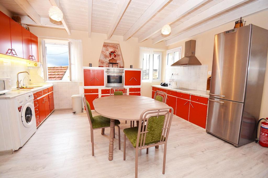 Kuchyňa alebo kuchynka v ubytovaní Elpida's House