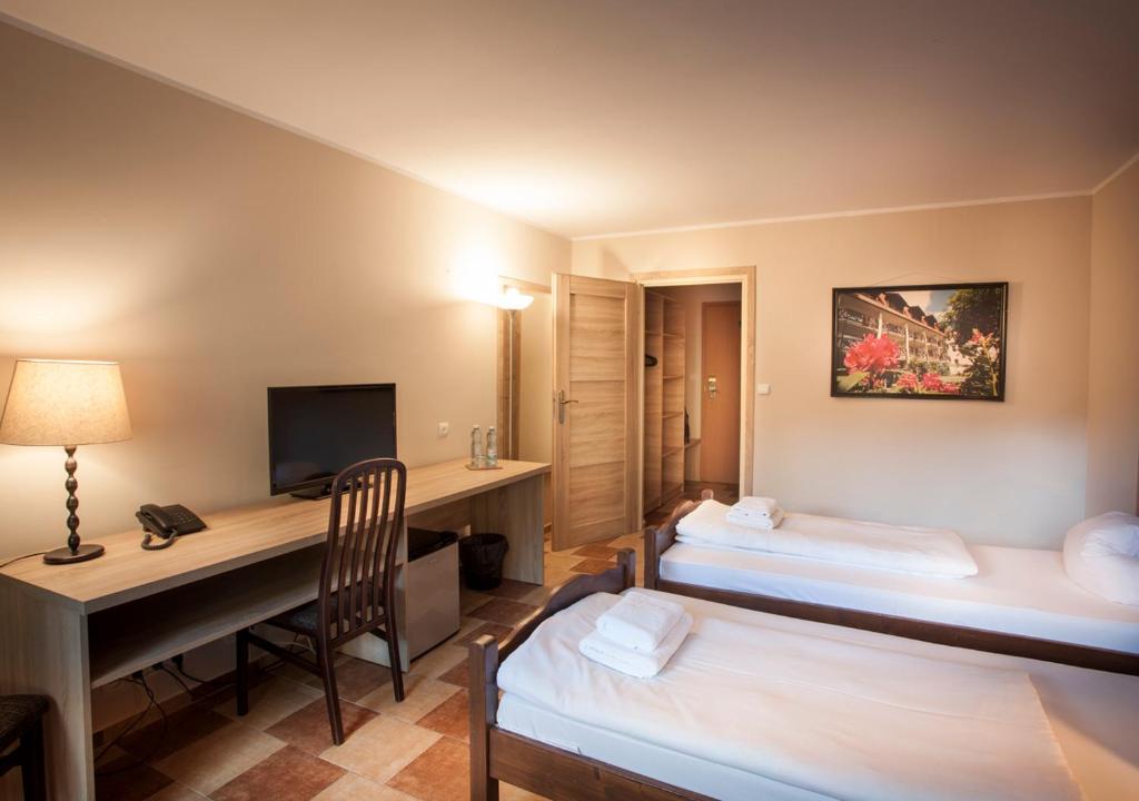 Postel nebo postele na pokoji v ubytování Hotel Las Piechowice