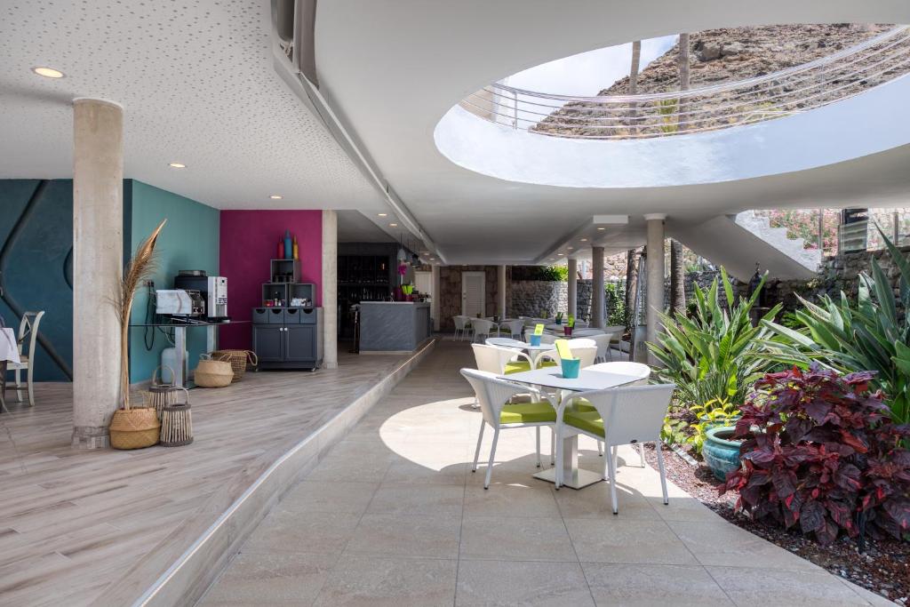 a lobby with a table and chairs in a building at Holiday Club Puerto Calma in Puerto Rico de Gran Canaria