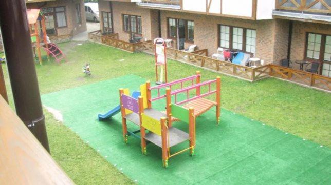 a play yard with a playground with at Rowy Vasco da Gama in Rowy
