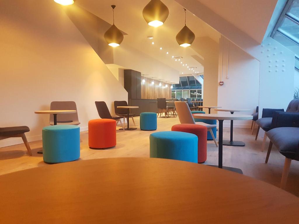 Posezení v ubytování Best Western Armor Park Dinan et Spa