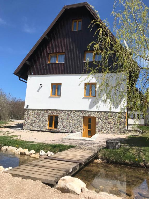 Budova, v ktorej sa penzión/hostinec nachádza