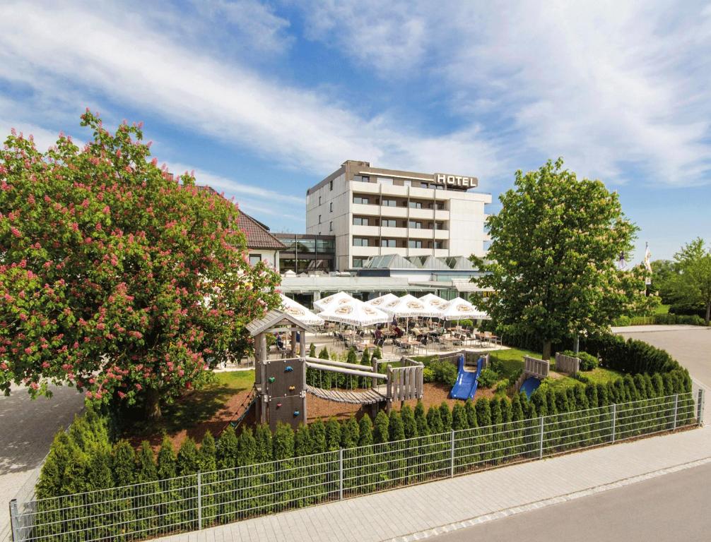 una representación del exterior de un hotel en Seligweiler Hotel & Restaurant, en Ulm