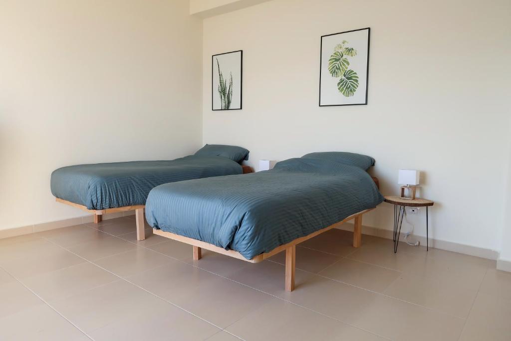 On the Beach (literally) stylish apartment with free P - Image 7