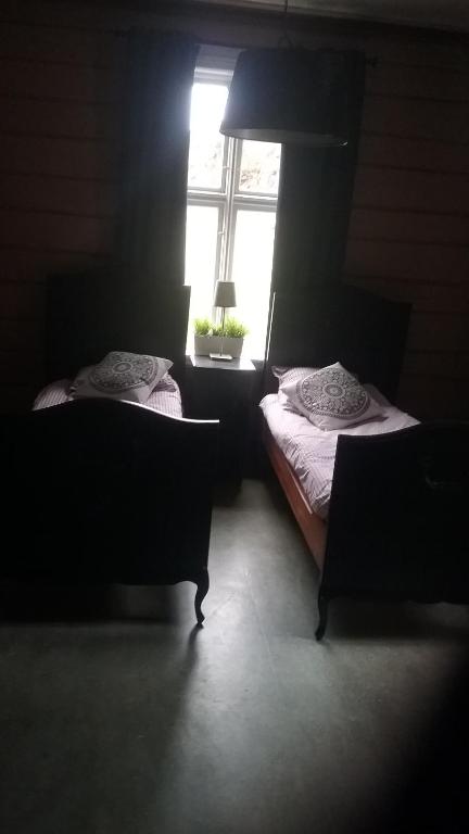 Postel nebo postele na pokoji v ubytování vrangfoss slusevokterbolig