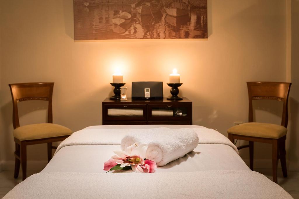 Letto o letti in una camera di Hotel Leto Hydra