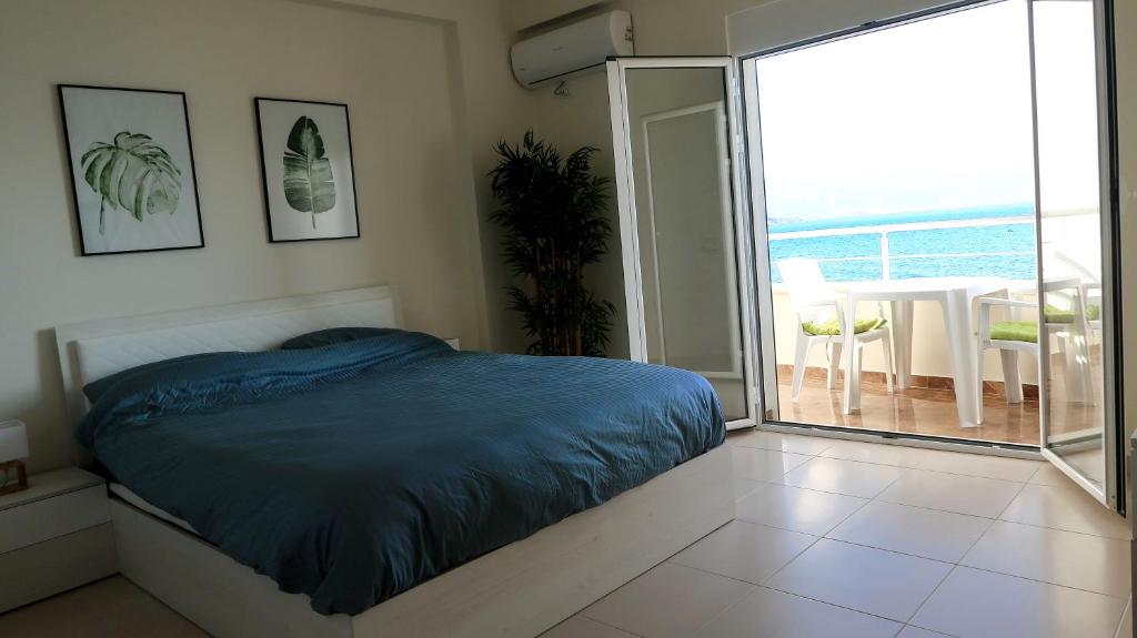 On the Beach (literally) stylish apartment with free P - Image 11
