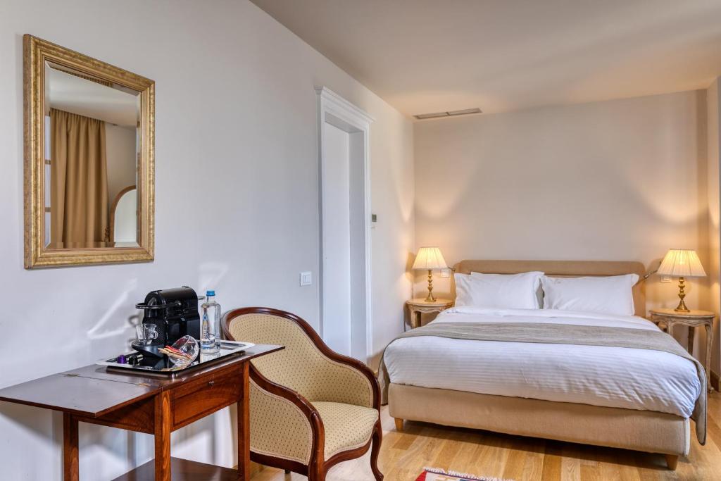 Letto o letti in una camera di Hotel Leto Hydra