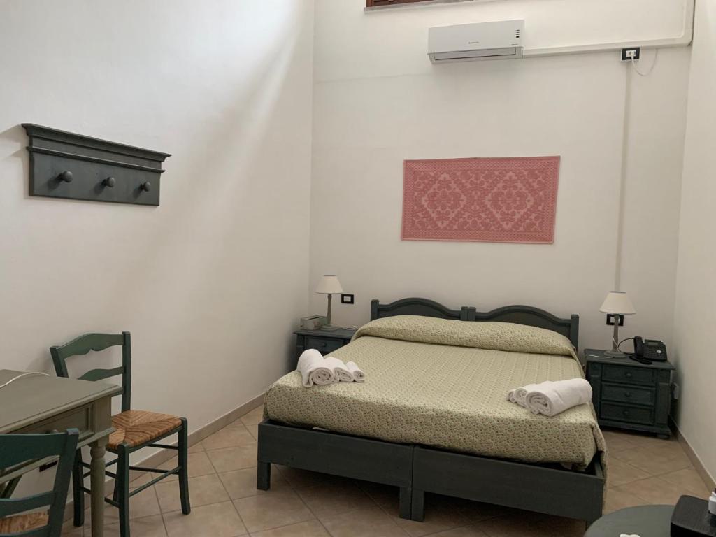 Residence Hotel Monte Ricciu tesisinde bir odada yatak veya yataklar
