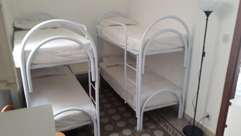 Postel nebo postele na pokoji v ubytování Sunrise Hostel & Rooms