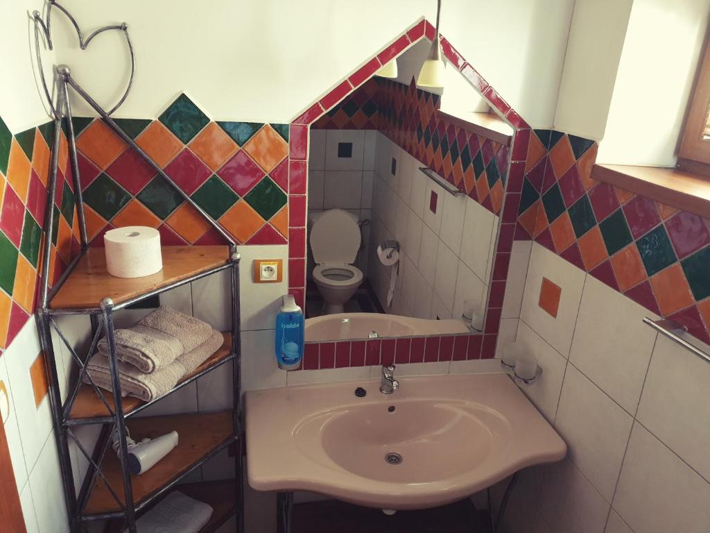 Koupelna v ubytování Penzion a Restauracia Toldi