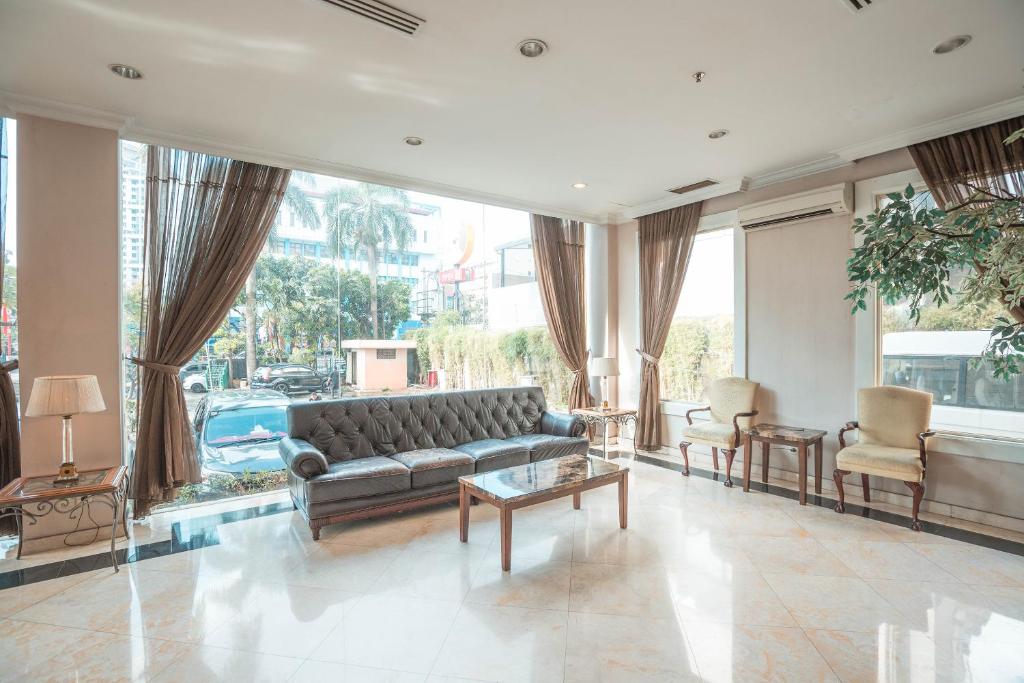 Khu vực ghế ngồi tại Hotel Bulevar Tanjung Duren Jakarta