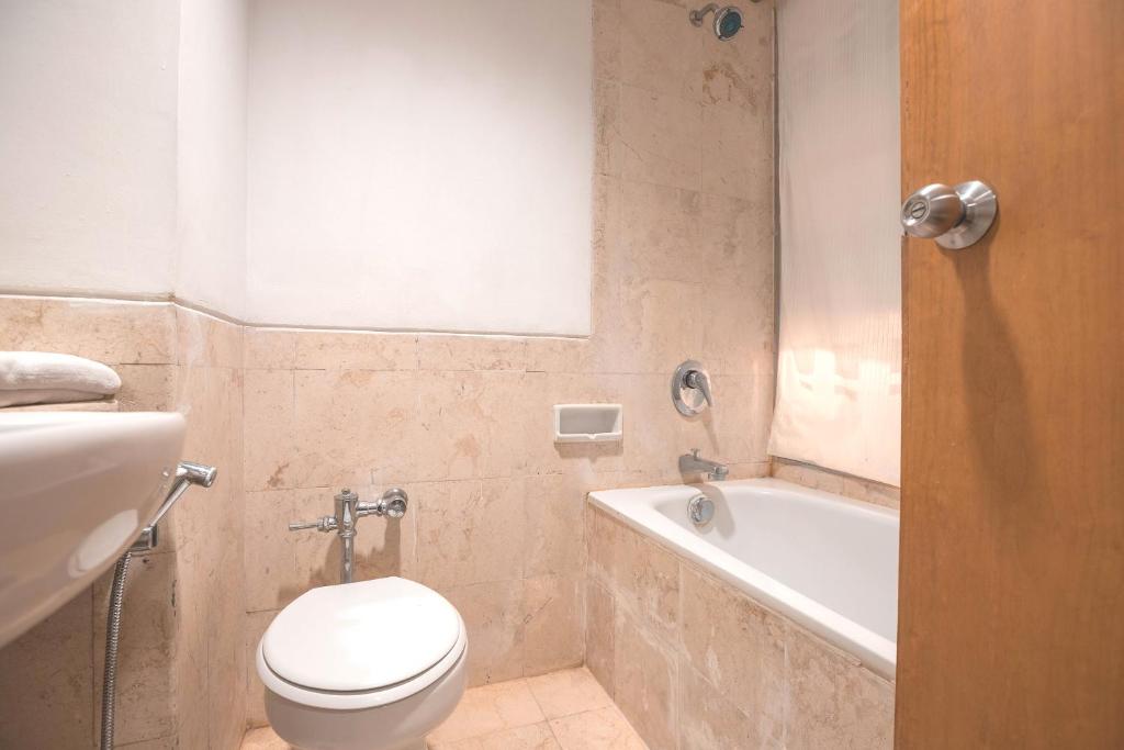 Phòng tắm tại Hotel Bulevar Tanjung Duren Jakarta