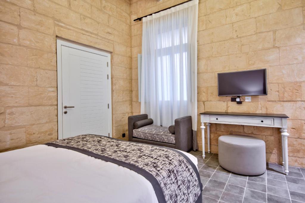 Postel nebo postele na pokoji v ubytování 66 Saint Paul's & Spa