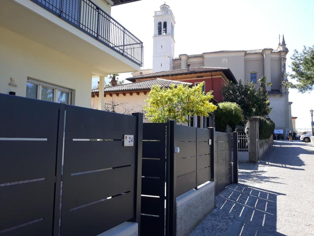 a black fence in front of a building at Casa Marilla in Malcesine