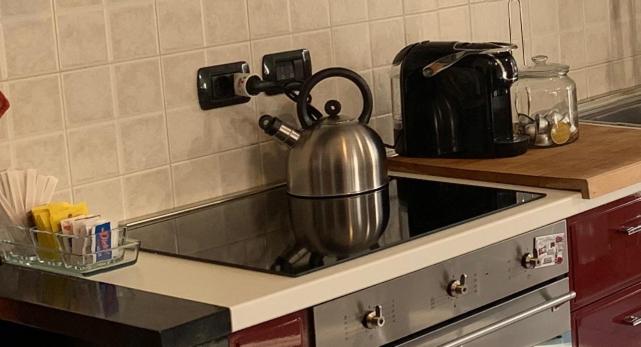 A kitchen or kitchenette at STARFLOWER HOUSE - IEO