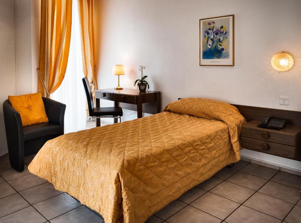 Una cama o camas en una habitación de Hotel dell'Angelo