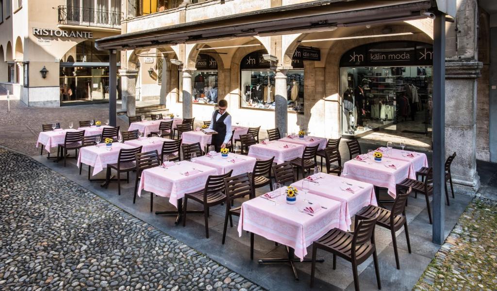 Un restaurante u otro lugar para comer en Hotel dell'Angelo