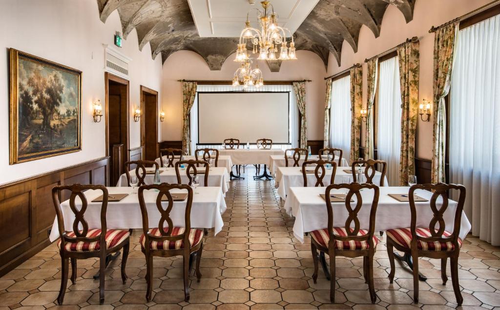 Un restaurante u otro lugar para comer en Hotel dell'Angelo