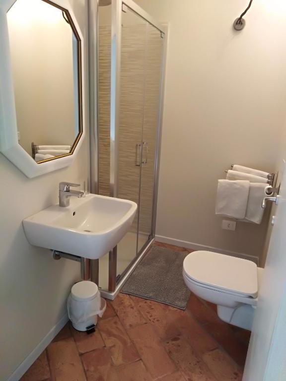 Koupelna v ubytování B&B La Forcella