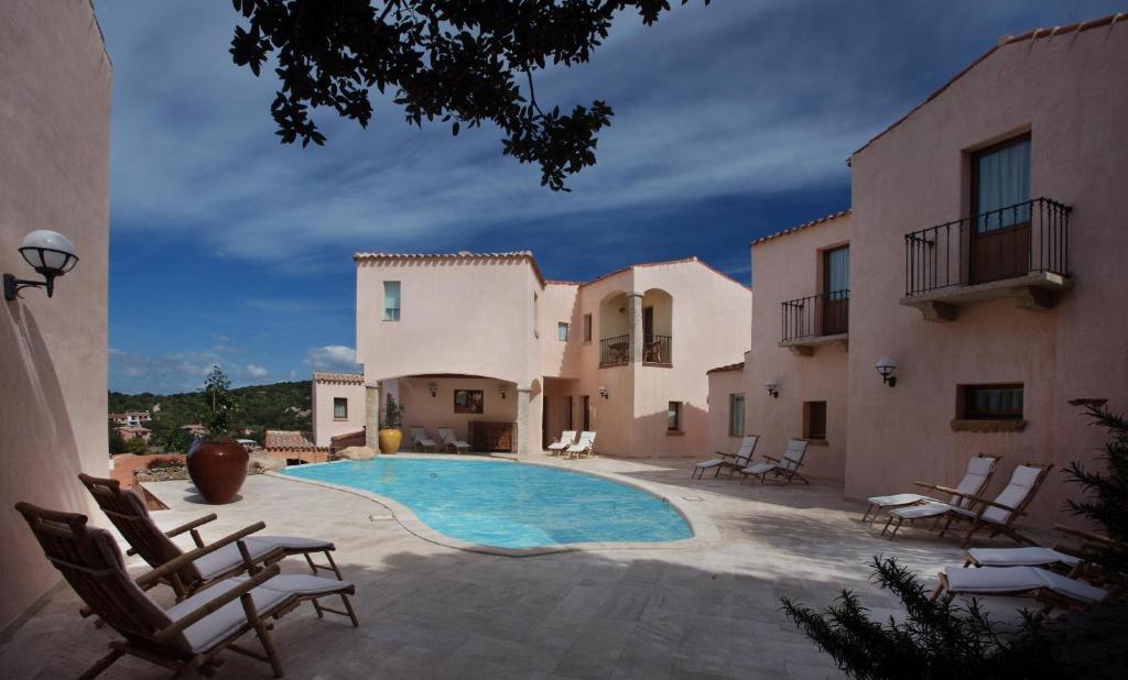 Bazén v ubytování Hotel Arathena nebo v jeho okolí
