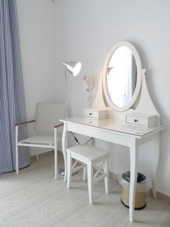 Seafront Studios and Apartments - 5