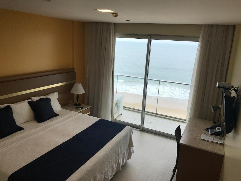 Postel nebo postele na pokoji v ubytování Hotel Brisa Tropical De Macaé