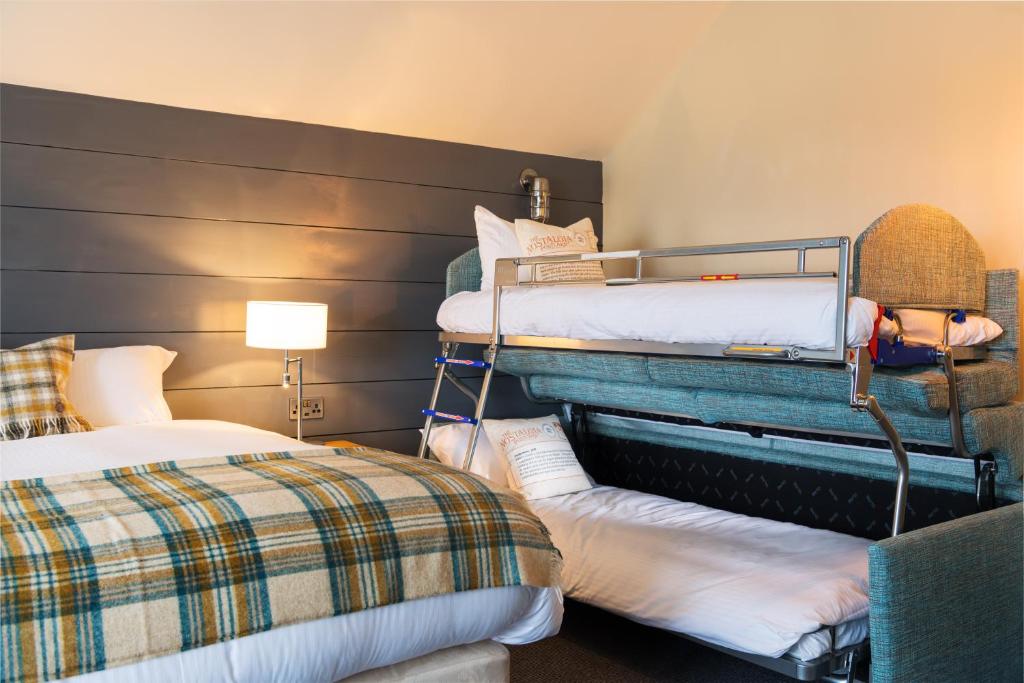 Lifeboat Inn - Family Room With Sea View
